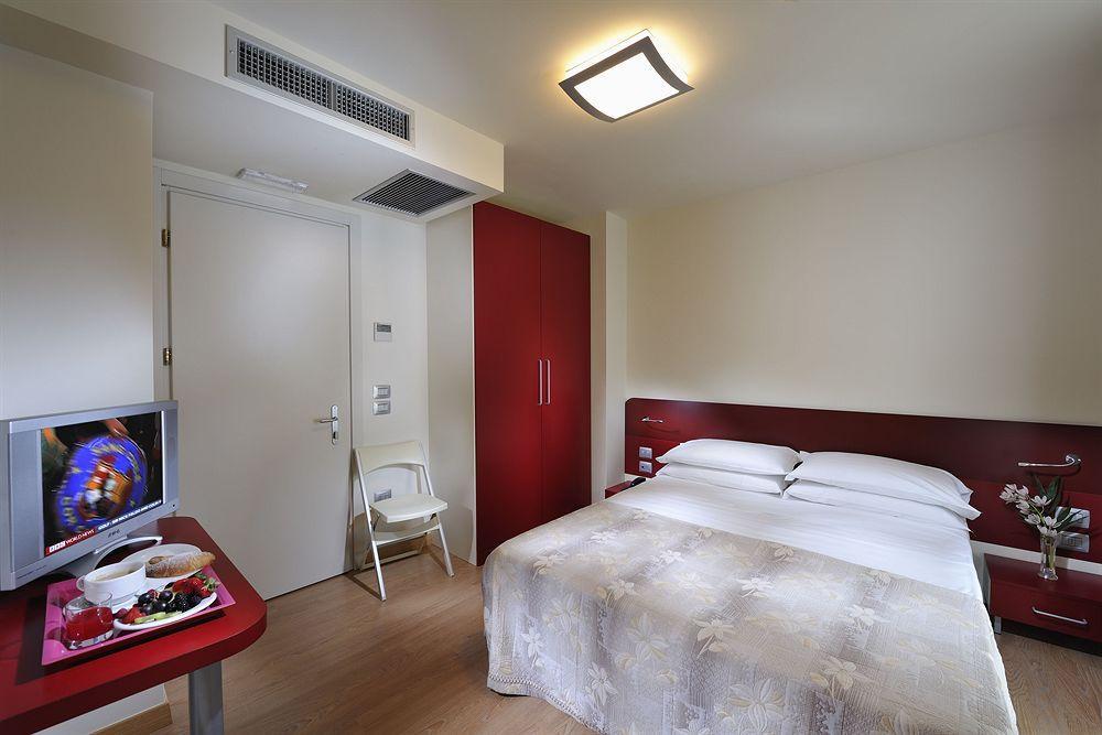 Hotel Pasha Lignano Sabbiadoro Buitenkant foto