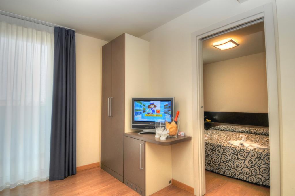Hotel Pasha Lignano Sabbiadoro Buitenkant foto