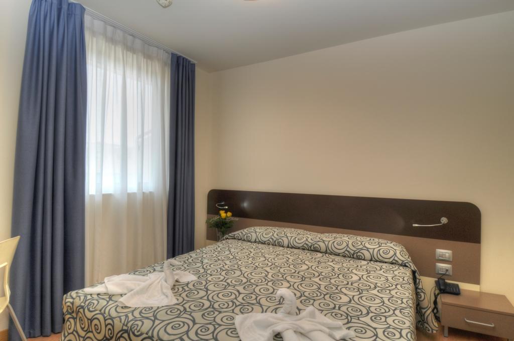 Hotel Pasha Lignano Sabbiadoro Buitenkant foto