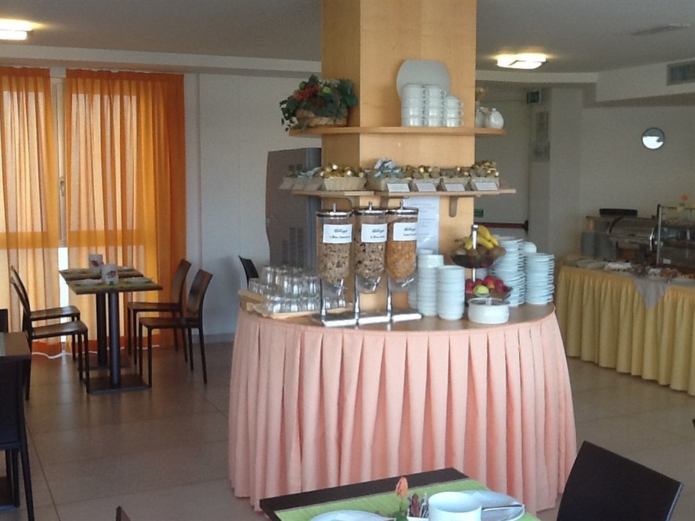 Hotel Pasha Lignano Sabbiadoro Buitenkant foto