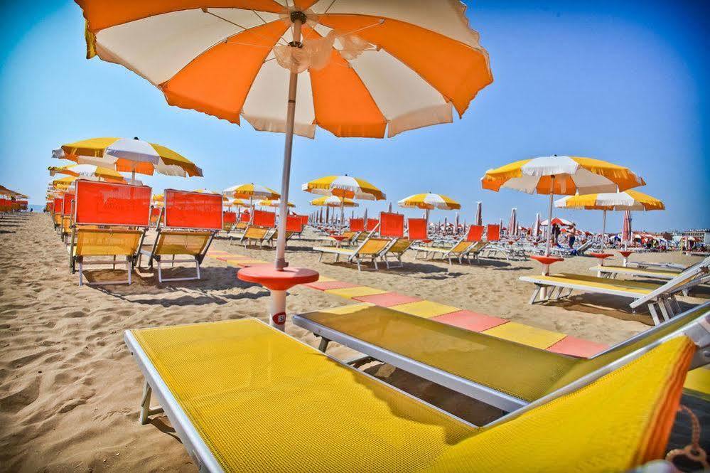 Hotel Pasha Lignano Sabbiadoro Buitenkant foto