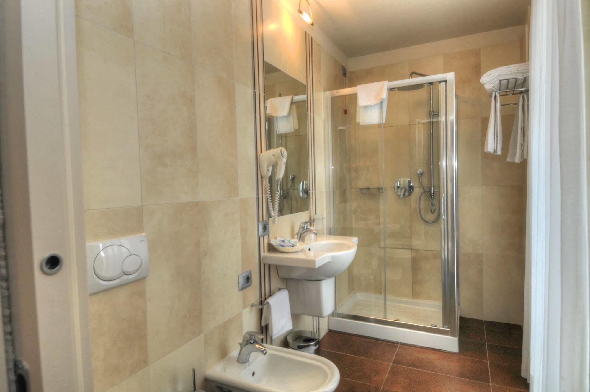 Hotel Pasha Lignano Sabbiadoro Buitenkant foto