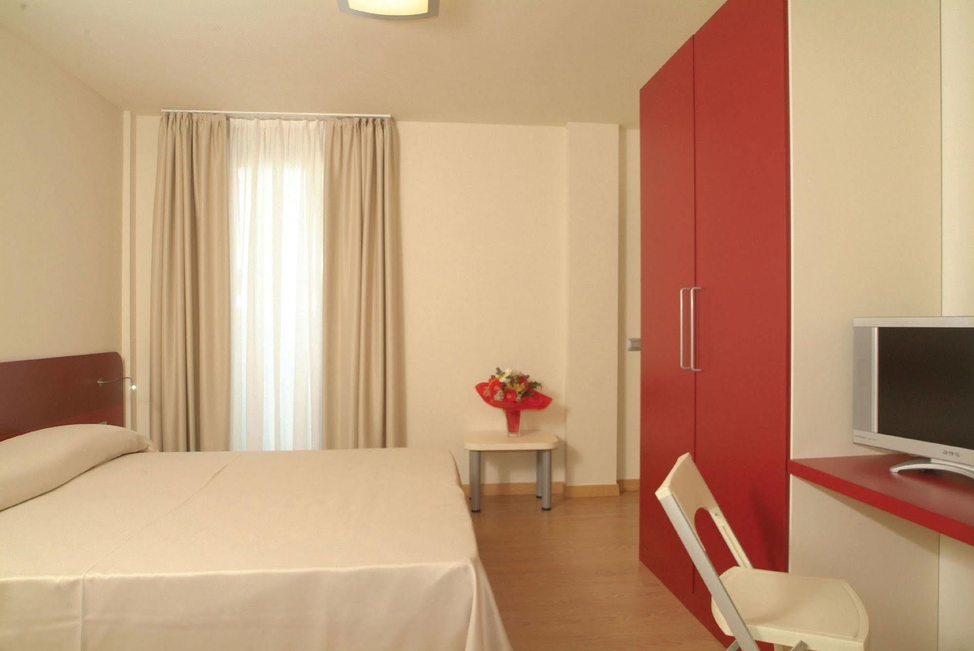 Hotel Pasha Lignano Sabbiadoro Buitenkant foto
