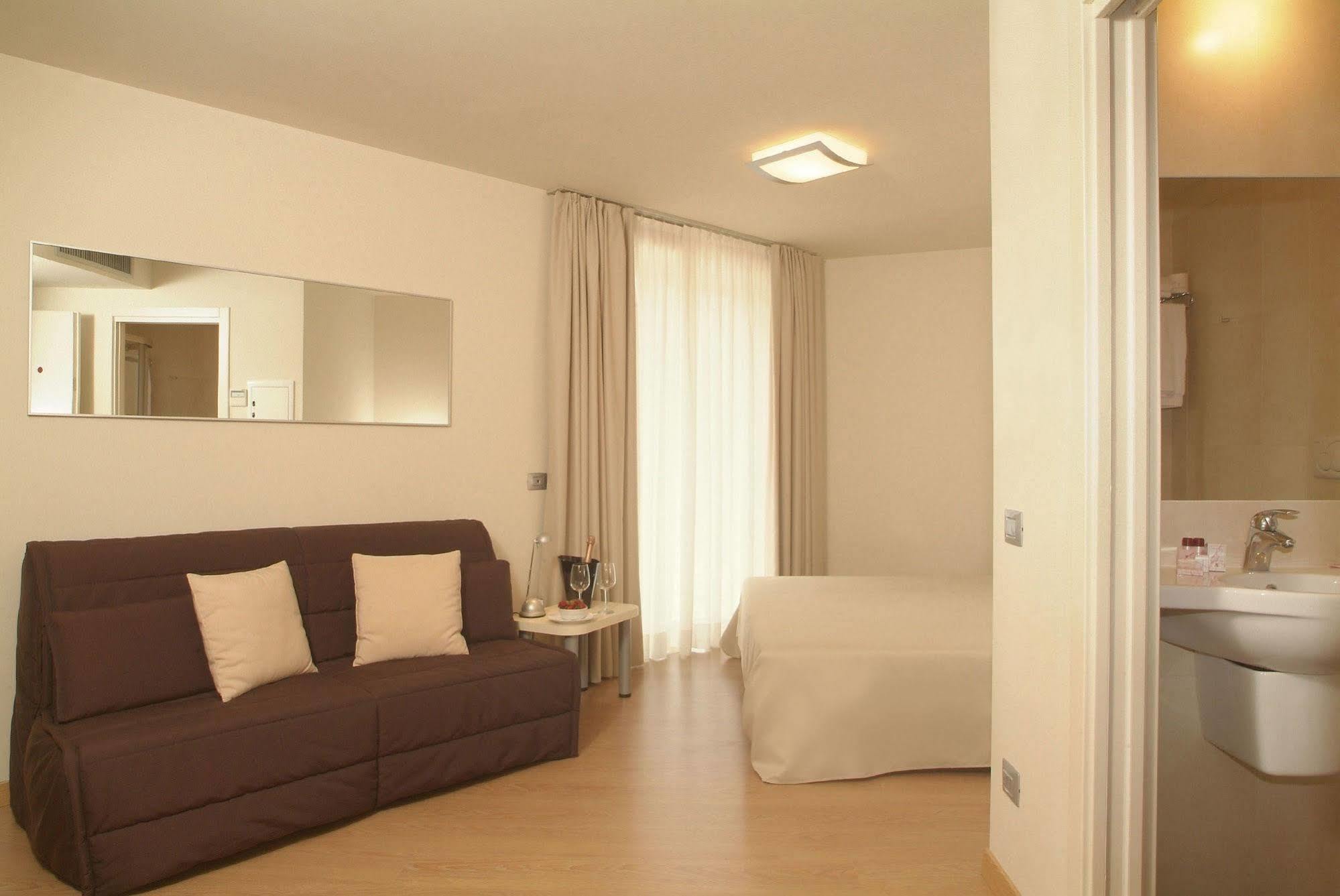 Hotel Pasha Lignano Sabbiadoro Buitenkant foto