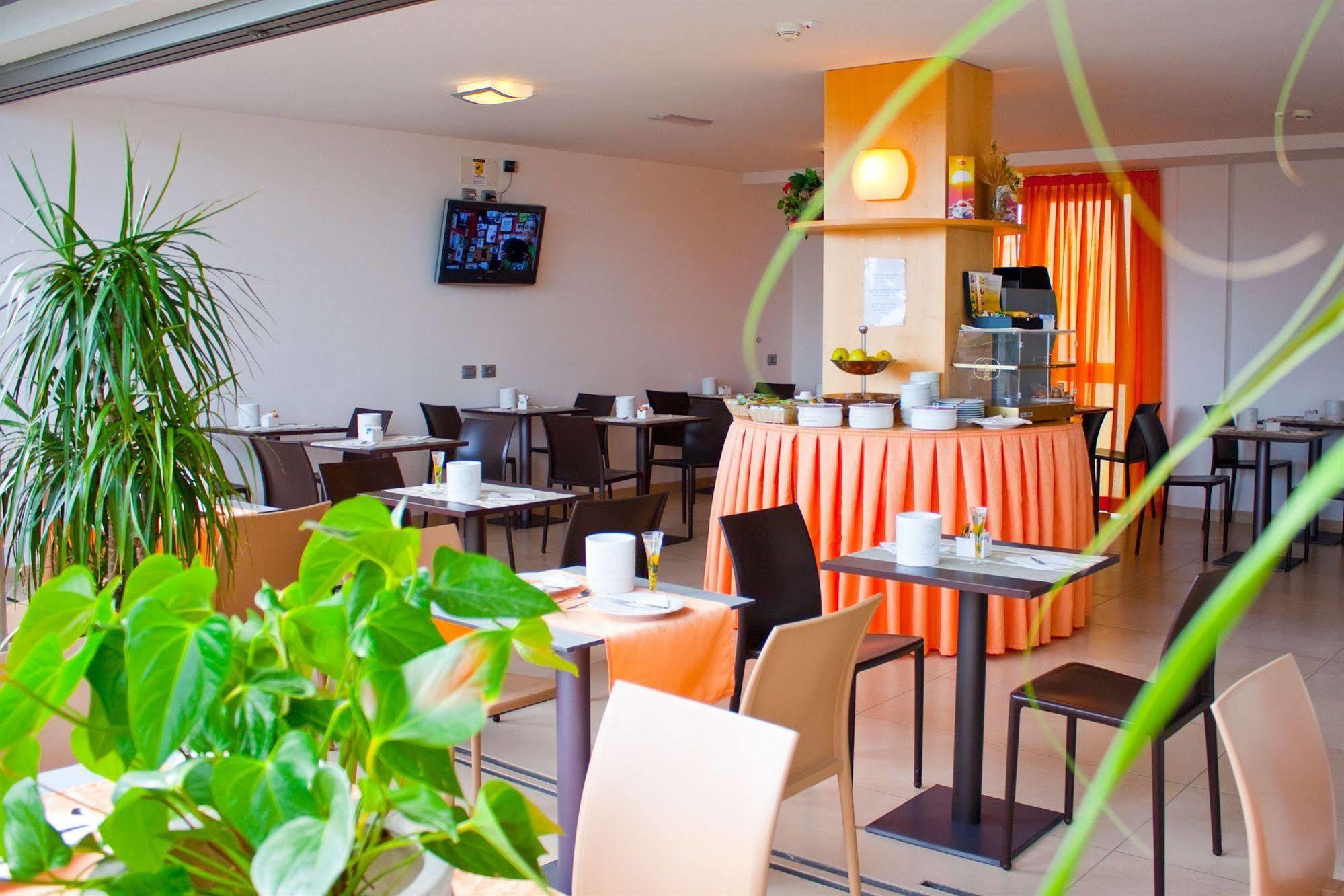 Hotel Pasha Lignano Sabbiadoro Buitenkant foto