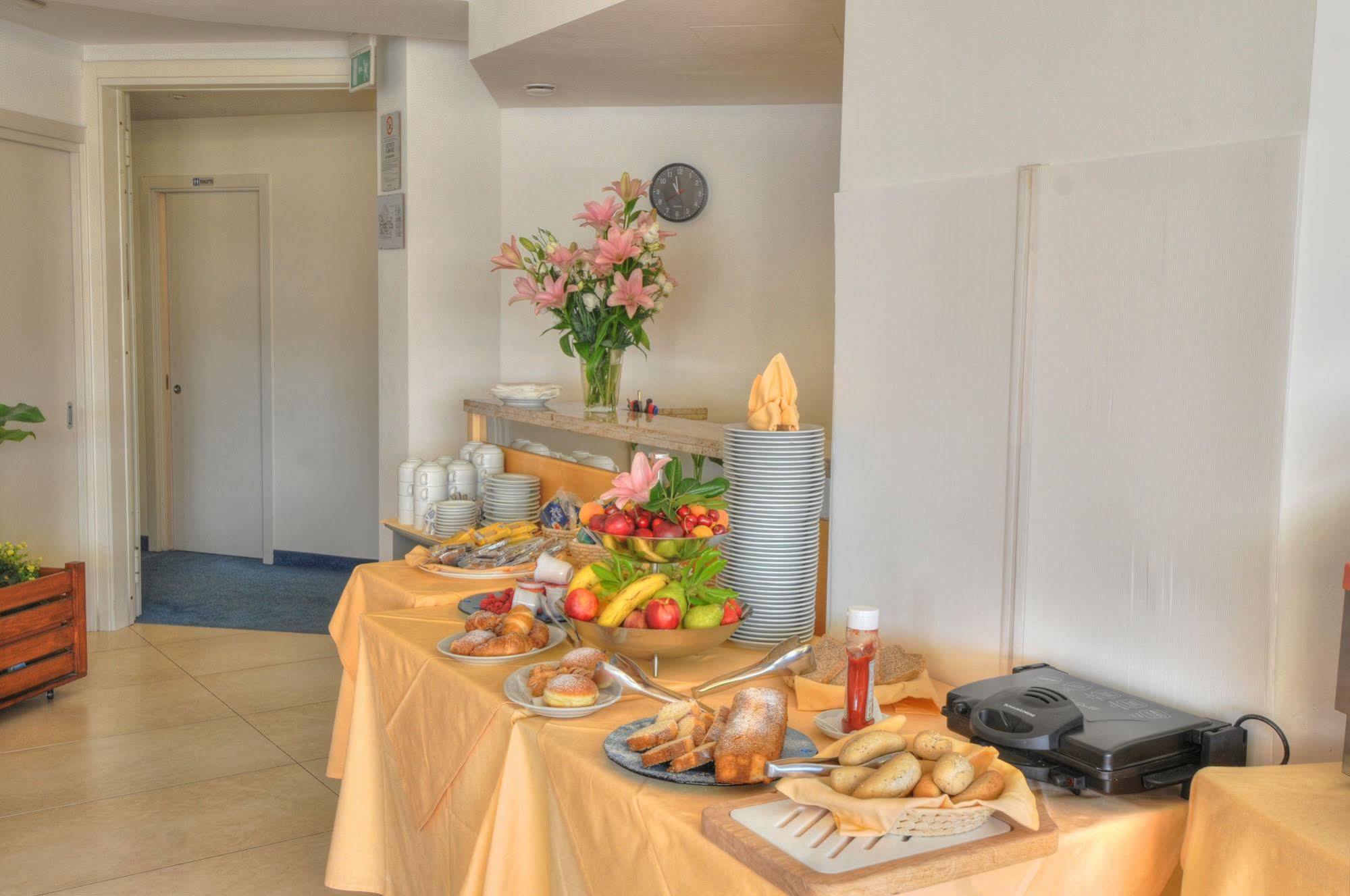 Hotel Pasha Lignano Sabbiadoro Buitenkant foto