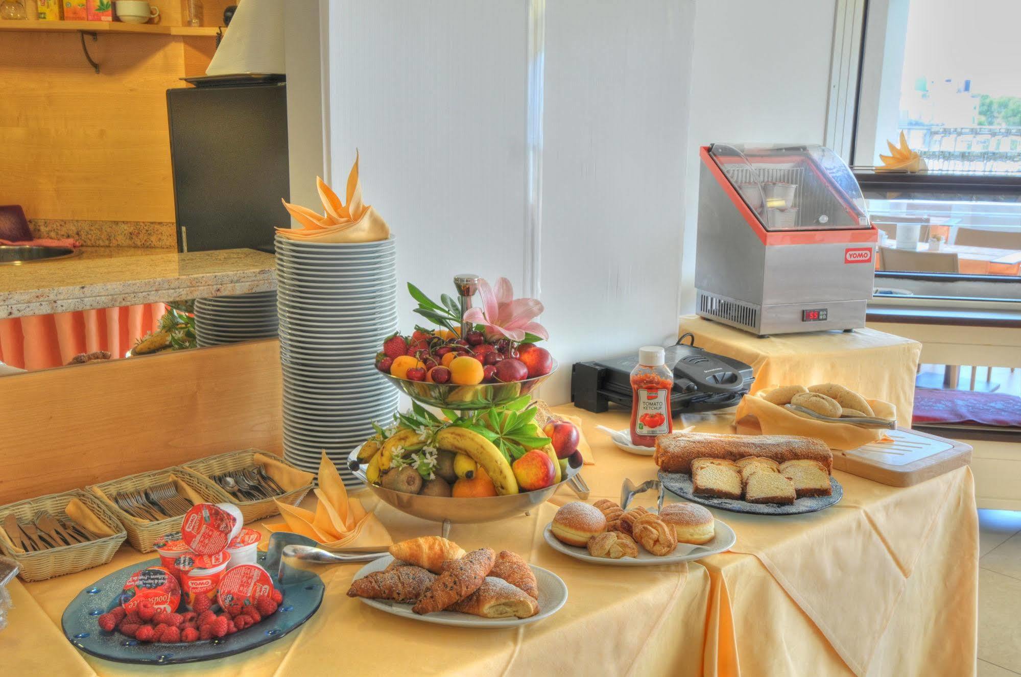 Hotel Pasha Lignano Sabbiadoro Buitenkant foto