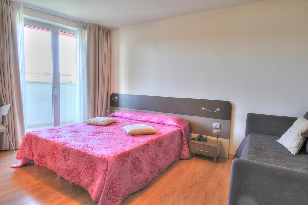 Hotel Pasha Lignano Sabbiadoro Buitenkant foto